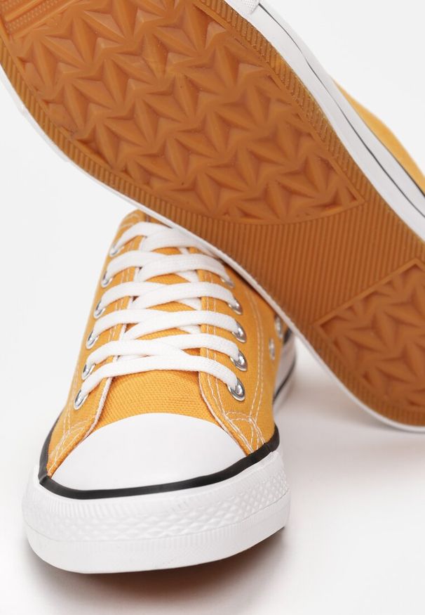 Renee - Żółte Trampki Lakelet. Okazja: na co dzień. Wysokość cholewki: przed kostkę. Kolor: żółty. Materiał: guma, jeans, materiał. Szerokość cholewki: normalna. Styl: klasyczny, casual