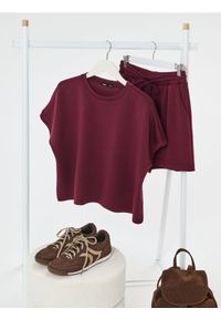 Sinsay - Bluza z krótkim rękawem soft touch - czerwony. Kolor: czerwony. Materiał: wiskoza, dzianina. Długość rękawa: krótki rękaw. Długość: krótkie