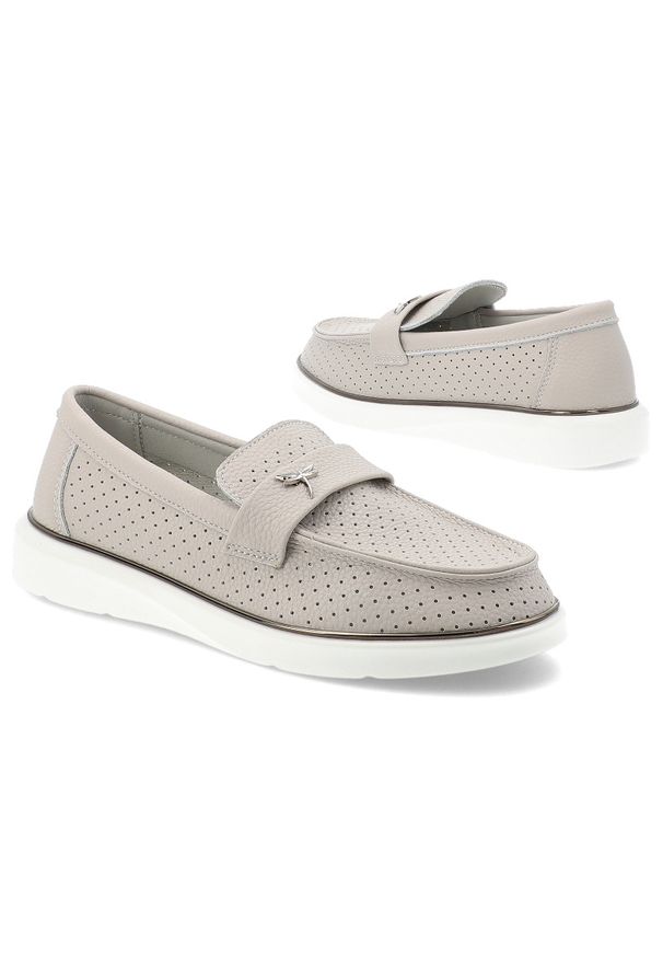 Mokasyny damskie Vinceza, cholewka ze skóry naturalnej licowej wsuwany fason typu loafers, szare, 93221. Okazja: na co dzień. Kolor: szary. Materiał: skóra. Szerokość cholewki: normalna. Wzór: aplikacja, ażurowy. Styl: elegancki, klasyczny, casual