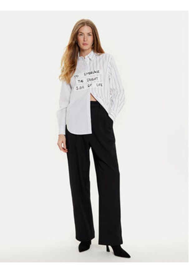 Desigual Spodnie materiałowe Rin 24WWPW20 Czarny Loose Fit. Kolor: czarny. Materiał: syntetyk