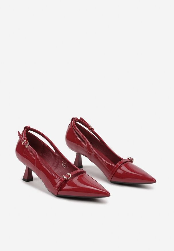 Born2be - Bordowe Eleganckie Czółenka na Obcasie Typu Kaczuszka z Klamerkami i Wycięciami Anarinne. Okazja: na spotkanie biznesowe, do pracy. Nosek buta: szpiczasty. Kolor: czerwony. Obcas: na obcasie. Styl: elegancki. Wysokość obcasa: średni