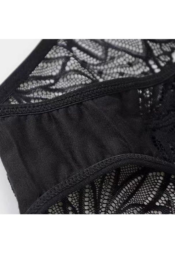 Intica - Figi koronkowe z dużym wycięciem dla podkreślenia sylwetki Drenusha. Kolor: czarny. Materiał: koronka. Wzór: koronka