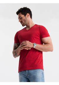 Ombre Clothing - Męska klasyczna bawełniana koszulka z dekoltem w serek BASIC – czerwona V14 OM-TSBS-0145 - XXL. Typ kołnierza: dekolt w serek. Kolor: czerwony. Materiał: bawełna. Wzór: jednolity, ze splotem. Styl: klasyczny #3