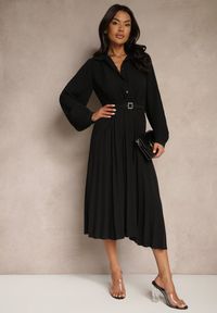 Renee - Czarna Koszulowa Sukienka z Plisowanymi Zdobieniami i Paskiem z Klamrą Efrivelle. Okazja: na co dzień. Kolor: czarny. Długość rękawa: długi rękaw. Wzór: aplikacja. Typ sukienki: koszulowe. Styl: klasyczny, casual, elegancki #5