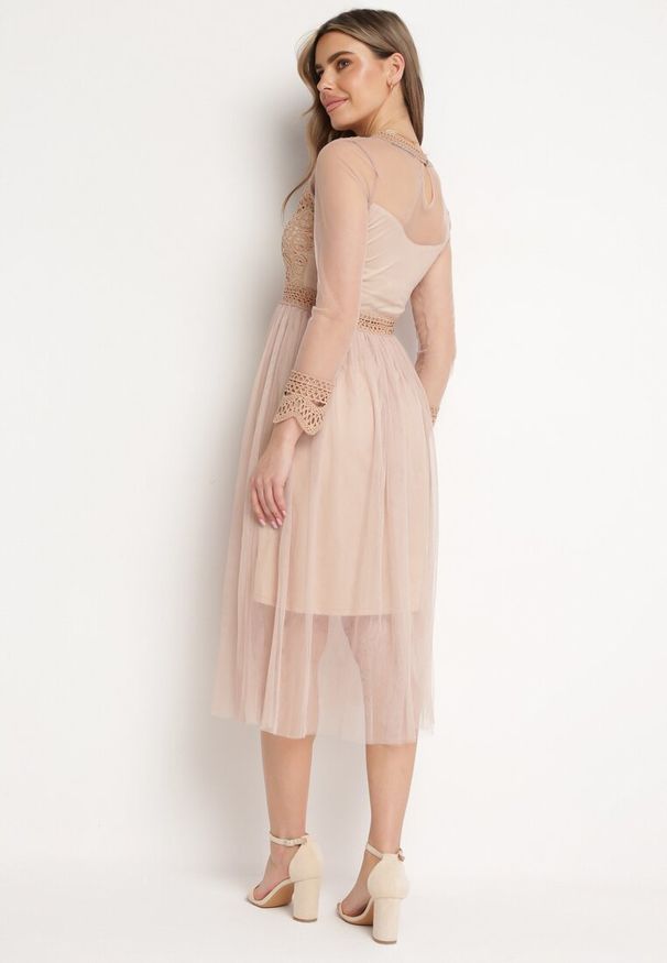 Born2be - Beżowa Sukienka Phaerusa. Kolor: beżowy. Materiał: tiul, koronka. Wzór: aplikacja, koronka. Styl: elegancki, klasyczny. Długość: midi