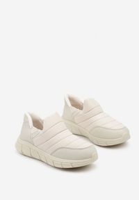 Born2be - Beżowe Pikowane Sneakersy Śniegowce na Grubej Tłoczonej Platformie Verta. Okazja: na co dzień. Kolor: beżowy. Materiał: jeans. Obcas: na platformie #3