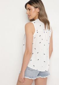 Born2be - Biała Wiskozowa Koszula z Geometrycznym Wzorem Lumisse. Okazja: na co dzień. Kolor: biały. Materiał: wiskoza. Wzór: geometria. Styl: klasyczny, casual #6