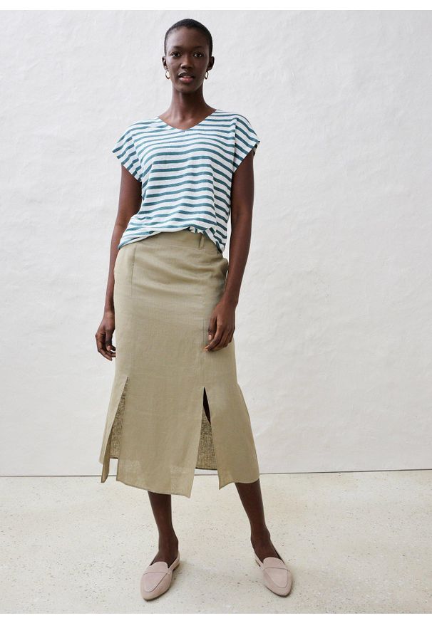 bonprix - Bluzka z czystego lnu z rękawami typu nietoperz. Typ kołnierza: dekolt w serek. Kolor: niebieski. Materiał: len. Wzór: paski. Sezon: lato