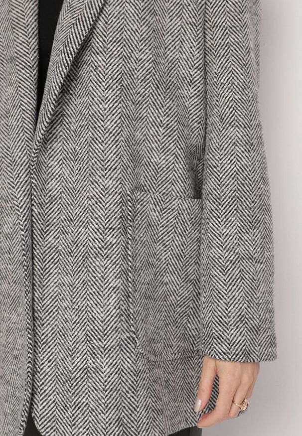 Born2be - Czarno-Biała Niezapinana Marynarka z Kieszeniami i Poduszkami w Ramionach Avalissa. Okazja: na co dzień. Kolor: czarny. Materiał: dzianina, jeans. Styl: klasyczny, casual, elegancki