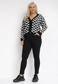 Born2be - Czarne Spodnie Skinny Push Up Teche. Kolekcja: plus size. Kolor: czarny. Materiał: tkanina. Długość: długie. Wzór: gładki #4