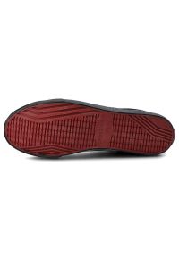 Trampki damskie Cross Jeans, z materiału tekstylnego o wzmocnionej strukturze z klasycznym sznurowaniem gumowym noskiem oraz płaską podeszwą, czarne,. Okazja: na co dzień. Kolor: czarny. Materiał: materiał, guma. Szerokość cholewki: normalna. Obcas: na płaskiej podeszwie. Styl: klasyczny #6