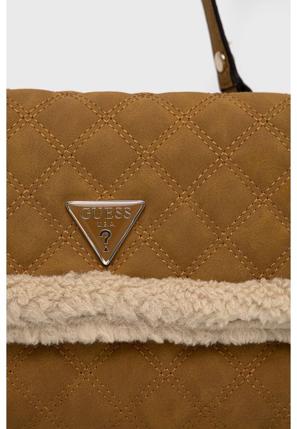 Guess - Torebka. Kolor: żółty. Materiał: pikowane. Rodzaj torebki: na ramię