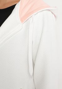 Born2be - Biała Rozpinana Bluza z Bawełną Kapturem i Tłoczonym Wzorem Arsenia. Kolor: biały. Materiał: bawełna #3