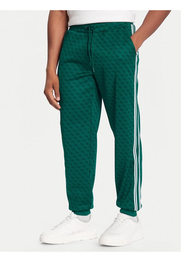 Guess Spodnie dresowe Z5BB19 K2042 Zielony Regular Fit. Kolor: zielony. Materiał: syntetyk