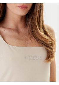 Guess Top V5GP22 J1314 Beżowy Slim Fit. Kolor: beżowy. Materiał: bawełna