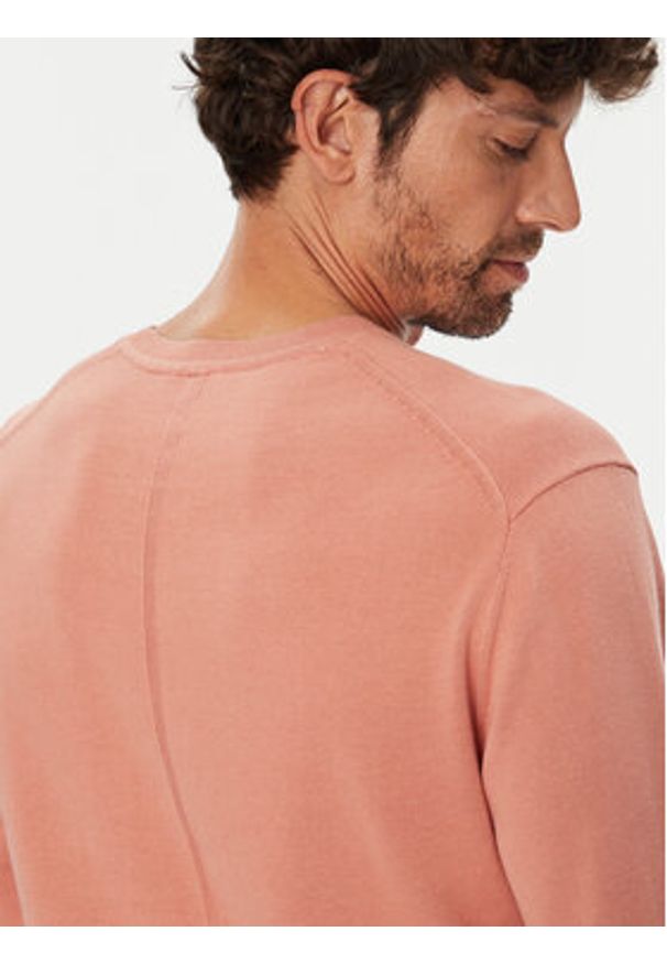 Calvin Klein Sweter LV040BM343 Koralowy Regular Fit. Kolor: pomarańczowy. Materiał: bawełna
