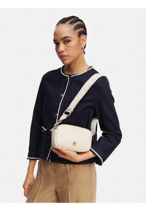 TOMMY HILFIGER - Tommy Hilfiger Torebka Th Logotape Camera Bag AW0AW18741 Biały. Kolor: biały. Materiał: skórzane