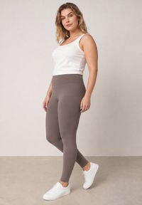 Born2be - Szare Gładkie Legginsy z Wysokim Stanem i Panelem Podkreślającym Talię Noseno. Okazja: na co dzień. Stan: podwyższony. Kolekcja: plus size. Kolor: szary. Długość: krótkie. Wzór: gładki. Styl: casual, sportowy #2