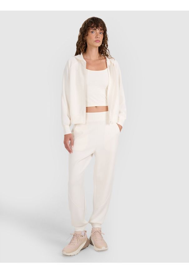 4f - 4F Bluza dresowa rozpinana z modalem damska - biała L. Okazja: na co dzień. Typ kołnierza: kaptur. Kolor: biały. Materiał: dresówka. Długość rękawa: raglanowy rękaw. Wzór: ze splotem, gładki. Styl: sportowy, casual