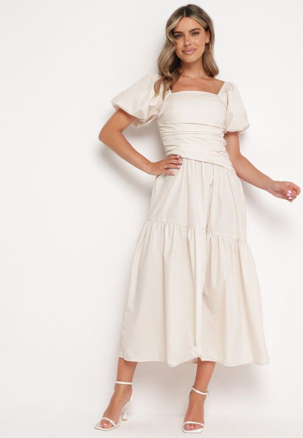 Born2be - Beżowa Rozkloszowana Marszczona Sukienka z Wiskozą i Bufiastymi Rękawami oraz Falbanką Larnovia. Okazja: na co dzień, na imprezę. Kolor: beżowy. Materiał: wiskoza. Typ sukienki: proste. Styl: casual, elegancki