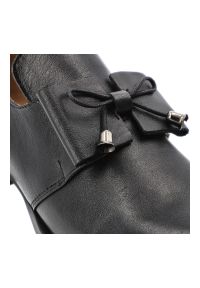 Czarne Półbuty Armodo Skórzane Oxfordy Damskie. Kolor: czarny. Materiał: skóra. Wzór: geometria. Obcas: na obcasie. Styl: klasyczny. Wysokość obcasa: niski #8