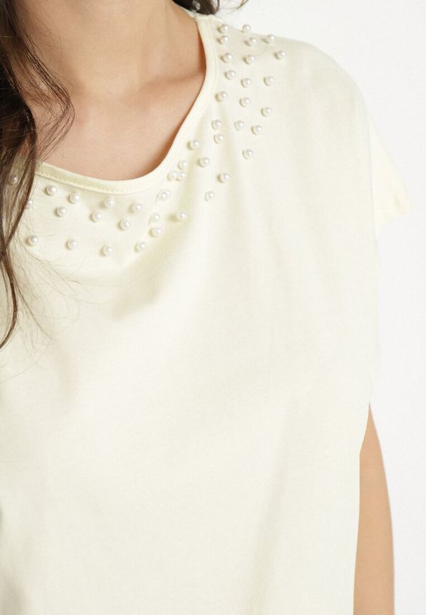 Born2be - Żółty Bawełniany T-shirt Nietoperz z Perłami i Koronką Eleziria. Okazja: na co dzień. Kolor: żółty. Materiał: bawełna, koronka. Wzór: koronka. Styl: casual