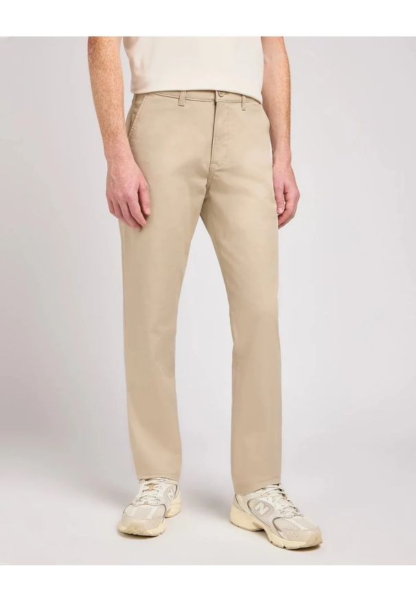 Lee - MESKIE SPODNIE MATERIALOWE LEE REGULAR CHINO STONE 112342929