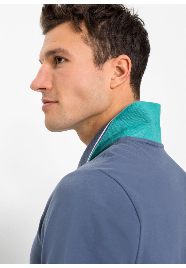 bonprix - Shirt polo pique, z czystej bawełny. Typ kołnierza: polo. Kolor: niebieski. Materiał: bawełna. Długość rękawa: krótki rękaw. Długość: krótkie. Wzór: nadruk. Styl: sportowy