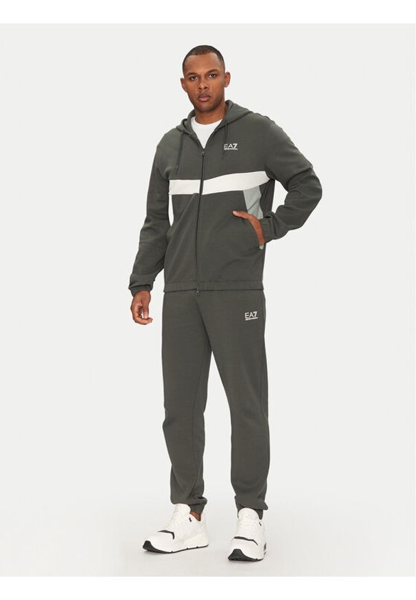 EA7 Emporio Armani Dres 7M000283 AF12660 U8109 Granatowy Regular Fit. Kolor: niebieski. Materiał: bawełna