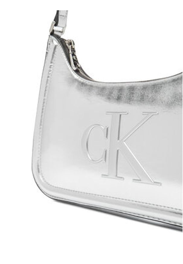Calvin Klein Torebka Bold Ck Metallic Shoulder Bag LV04F3332G Srebrny. Kolor: srebrny. Materiał: skórzane