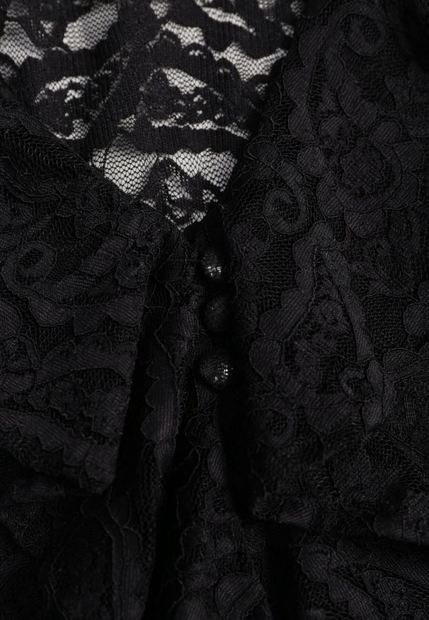 Born2be - Czarna Bluzka z Koronki Ozdobiona Falbankami Sewola. Typ kołnierza: kołnierz z falbankami. Kolor: czarny. Materiał: koronka. Wzór: aplikacja, koronka. Styl: elegancki