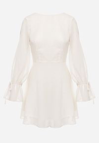 Renee - Beżowa Sukienka Vices Ozdobiona Transparentnymi Rękawami i Kropkami Celziva. Okazja: na co dzień. Kolor: beżowy. Materiał: koronka. Wzór: kropki, aplikacja. Styl: casual, elegancki #6