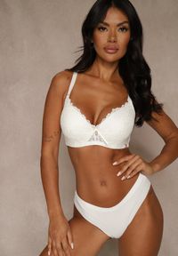 Renee - Jasnobeżowy Biustonosz Ozdobiony Koronką i Kokardką Aqiany. Kolor: beżowy. Materiał: koronka. Wzór: koronka, aplikacja #4