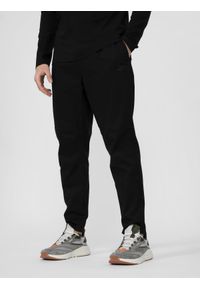 4f - Spodnie casual joggery męskie. Okazja: na co dzień. Kolor: czarny. Materiał: bawełna, tkanina, elastan. Styl: casual