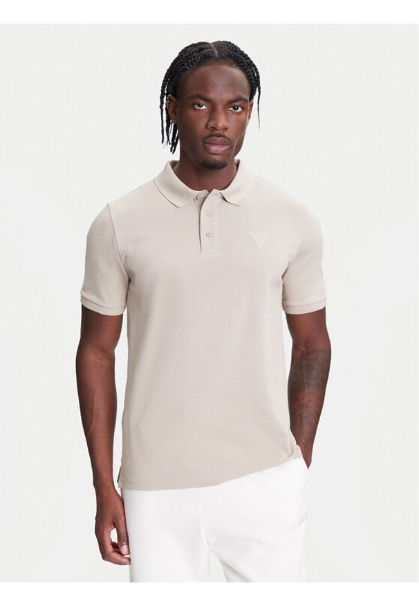 Guess Polo Z5YP02 K9WF1 Beżowy Regular Fit. Typ kołnierza: polo. Kolor: beżowy. Materiał: bawełna