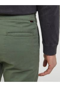 Lee - MESKIE SPODNIE REGULAR CHINO OLIVE GROVE 112342928 #5