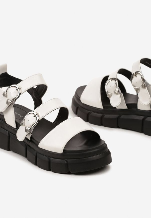 Renee - Białe Sandały z Ekoskóry Zapinane Wokół Kostki na Grubej Podeszwie Zadora. Kolor: biały