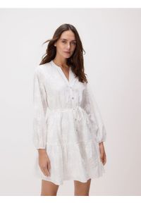 Reserved - Sukienka z haftem - biały. Kolor: biały. Materiał: bawełna, tkanina. Wzór: haft #1