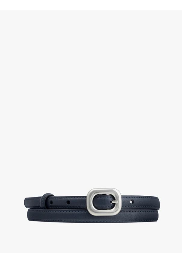 Ryłko - Granatowy pasek damski ze skóry licowej ze srebrną klamrą. Kolor: niebieski. Materiał: skóra. Wzór: aplikacja