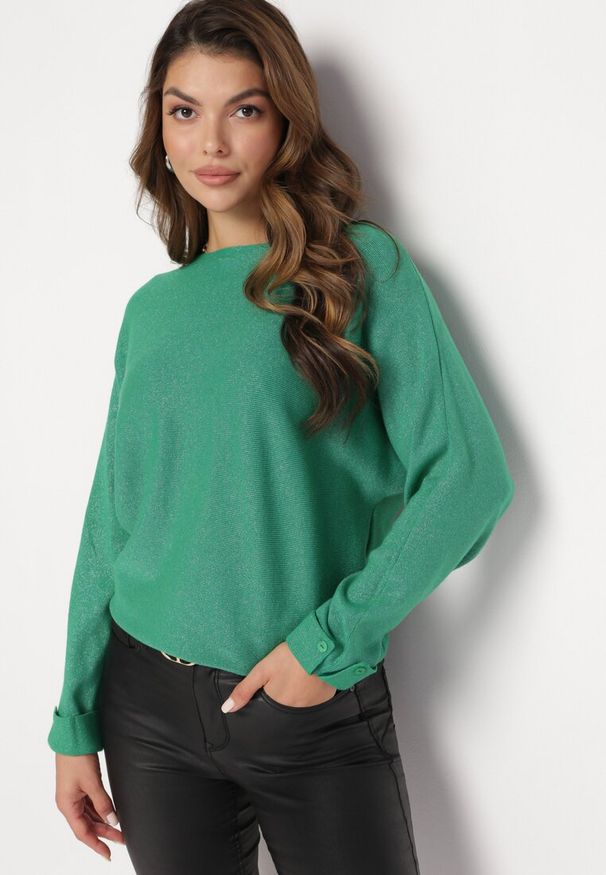 Born2be - Ciemnozielony Luźny Sweter z Metaliczną Nitką Otaxie. Kolor: zielony. Materiał: tkanina. Długość rękawa: długi rękaw. Długość: długie. Wzór: aplikacja