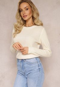 Renee - Beżowy Sweter z Gładkiej Dzianiny z Długim Rękawem i Okrągłym Dekoltem Felin. Kolor: beżowy. Materiał: dzianina. Długość rękawa: długi rękaw. Długość: długie. Wzór: gładki #5