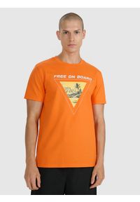 4f - 4F T-shirt regular z nadrukiem męski - pomarańczowy M. Okazja: na co dzień. Kolor: pomarańczowy. Materiał: jersey, materiał, bawełna. Długość rękawa: krótki rękaw. Długość: krótkie. Wzór: nadruk. Styl: casual, sportowy, klasyczny, wakacyjny