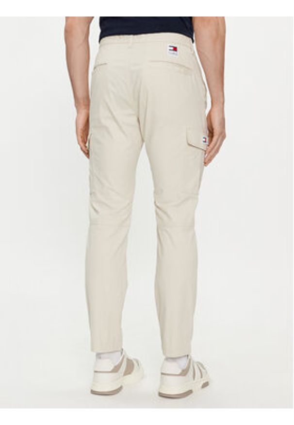 Tommy Jeans Spodnie materiałowe Austin DM0DM18940 Beżowy Slim Fit. Kolor: beżowy. Materiał: bawełna
