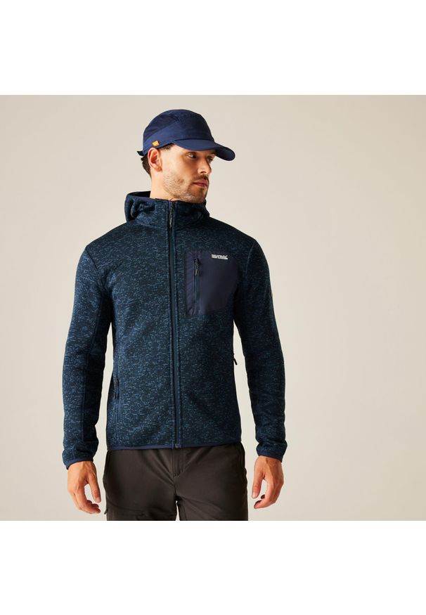 Regatta - Polar męski rozsuwany z kapturem Newhill. Typ kołnierza: kaptur. Kolor: szary, niebieski, wielokolorowy. Materiał: polar. Wzór: melanż, aplikacja. Styl: sportowy