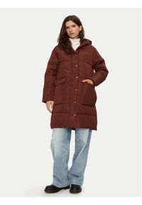 Lee Płaszcz zimowy 112355178 Brązowy Relaxed Fit. Kolor: brązowy. Materiał: syntetyk. Sezon: zima