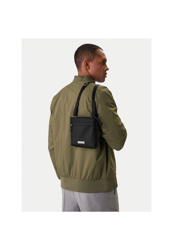 Saszetka Calvin Klein. Kolor: czarny