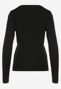 Born2be - Czarny Sweter z Wiskozą i Dekoltem w Serek Olisela. Okazja: na co dzień. Typ kołnierza: dekolt w serek. Kolor: czarny. Materiał: wiskoza. Styl: casual, elegancki #5