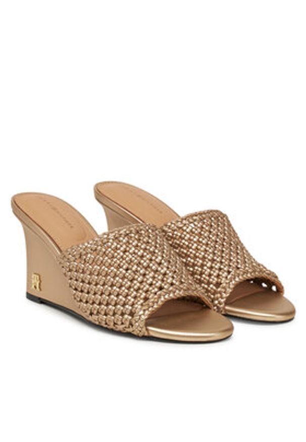 TOMMY HILFIGER - Tommy Hilfiger Klapki Crochet Metallic Lthr Wedge Mule FW0FW08812 Złoty. Kolor: złoty. Materiał: skóra