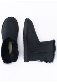 Ugg - Buty zimowe damskie UGG W Mini Bailey Bow II (1016501-BLK). Okazja: na plażę. Kolor: czarny. Materiał: materiał. Sezon: zima. Styl: młodzieżowy