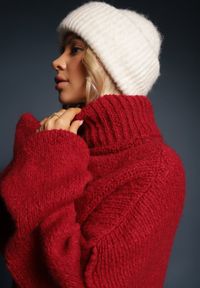 Renee - Bordowy Golf o Kroju Oversize z Wełną i Moherem Temirali. Okazja: na co dzień. Typ kołnierza: golf. Kolor: czerwony. Materiał: moher, wełna. Styl: elegancki, casual